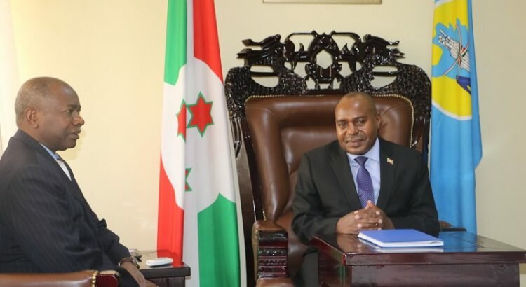 L'Ambassadeur de la République-Unie de Tanzanie au Burundi, Madame